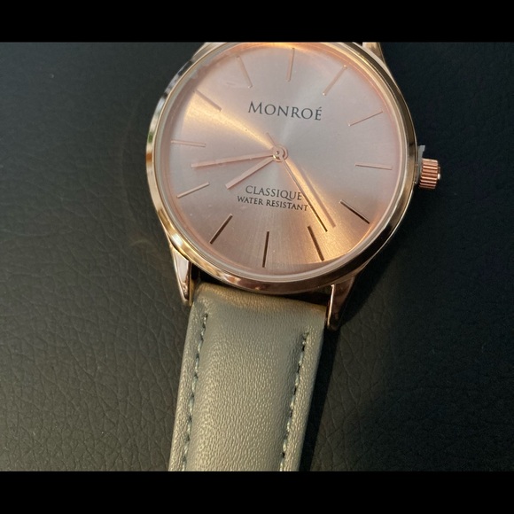Monroe Watch! Exclusive Maestro Classique Watch - Picture 3 of 7
